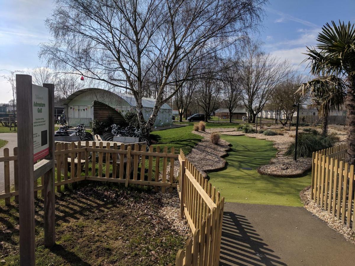 P&D'S Pearl Caravan At Tattershall Lakes Country Park Hotel Exterior photo