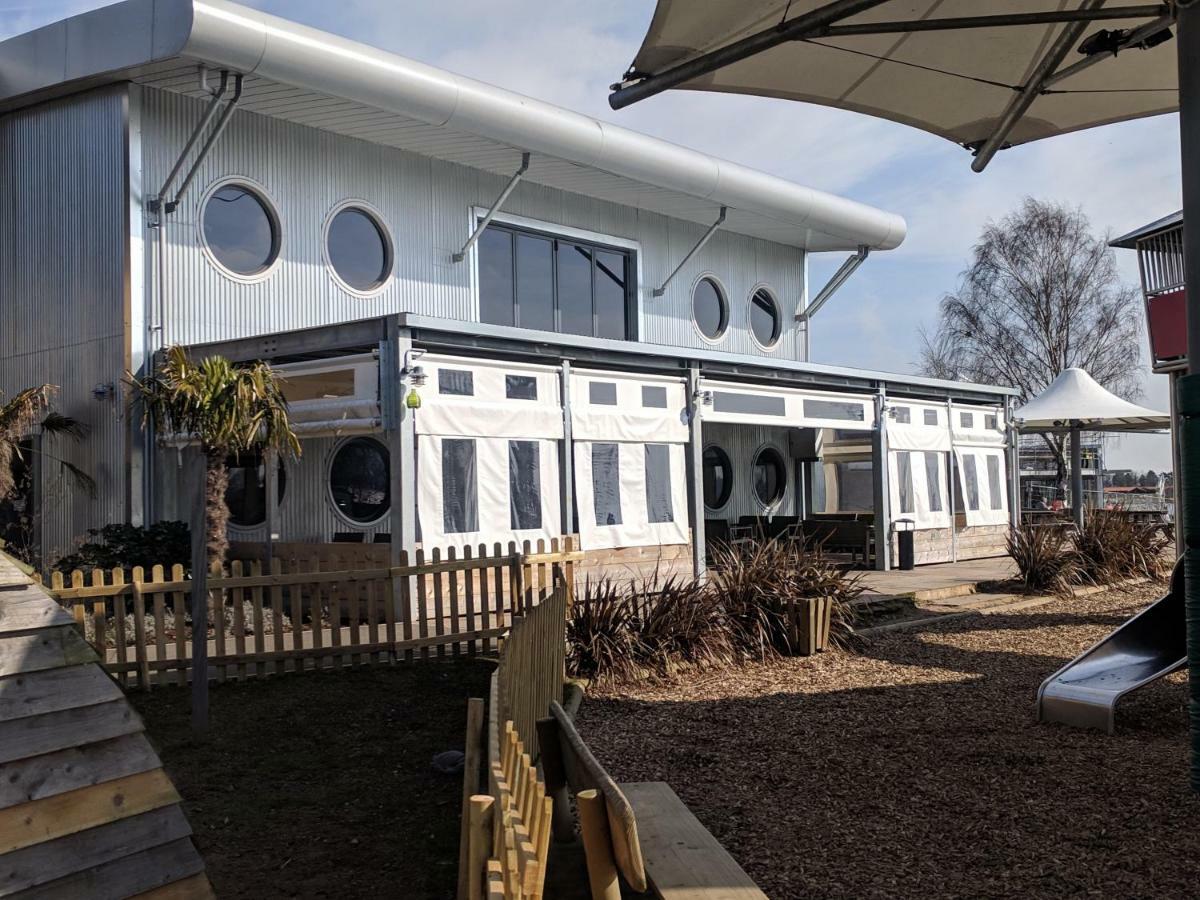 P&D'S Pearl Caravan At Tattershall Lakes Country Park Hotel Exterior photo