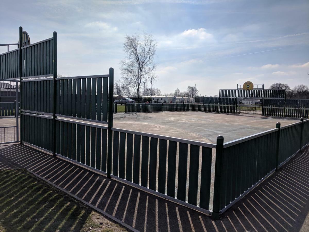 P&D'S Pearl Caravan At Tattershall Lakes Country Park Hotel Exterior photo