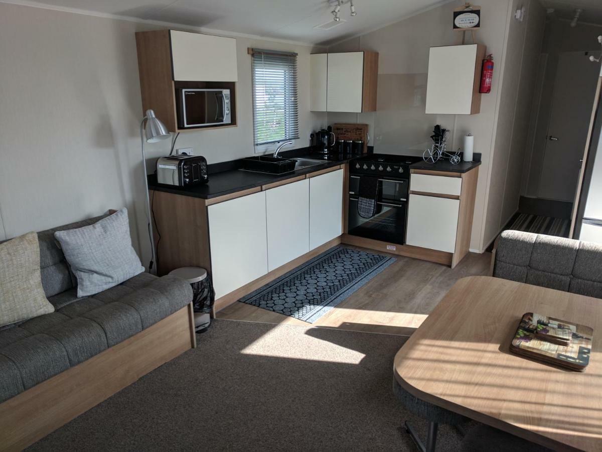 P&D'S Pearl Caravan At Tattershall Lakes Country Park Hotel Exterior photo