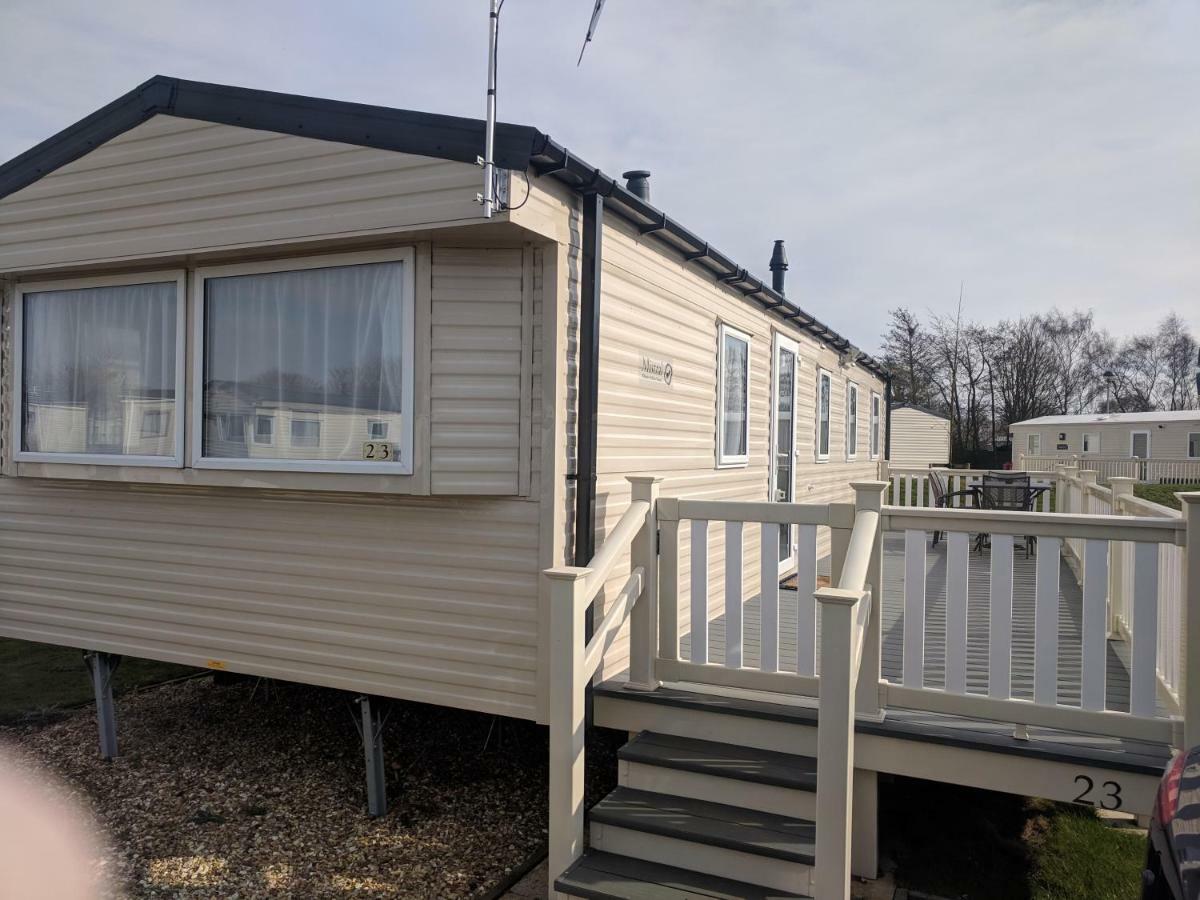 P&D'S Pearl Caravan At Tattershall Lakes Country Park Hotel Exterior photo